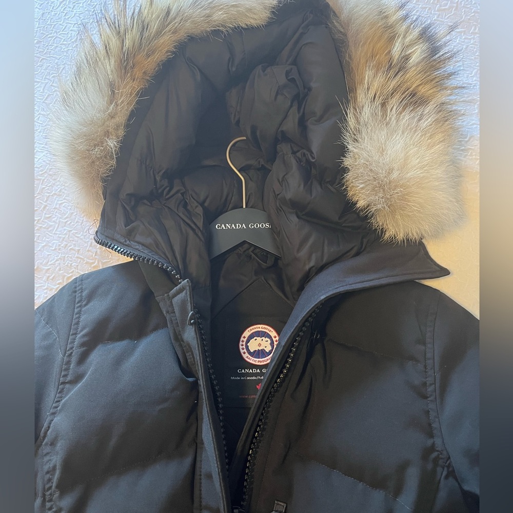 Canada Goose Savona Bomber Jacket Coyote Fur hood.